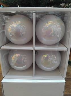 White Shimmering Glass baubles - Box of 4